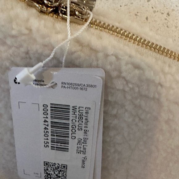 Lululemon Everyday Belt Bag Fleece Large White Opal with gold accessories - Picture 5 of 11